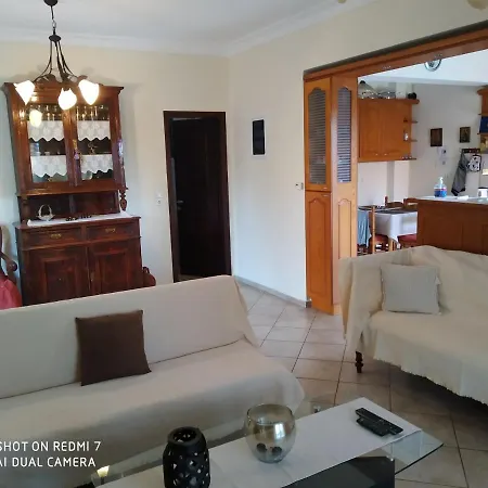 Eleftheria Каравомилос